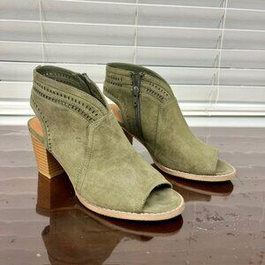 Women's sz 7 1/2 open toe chunk heels